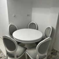 Evim Hizmet Lake Beyaz Açılır Baba Masa & Madalyon Oymalı Sandalye Takımı