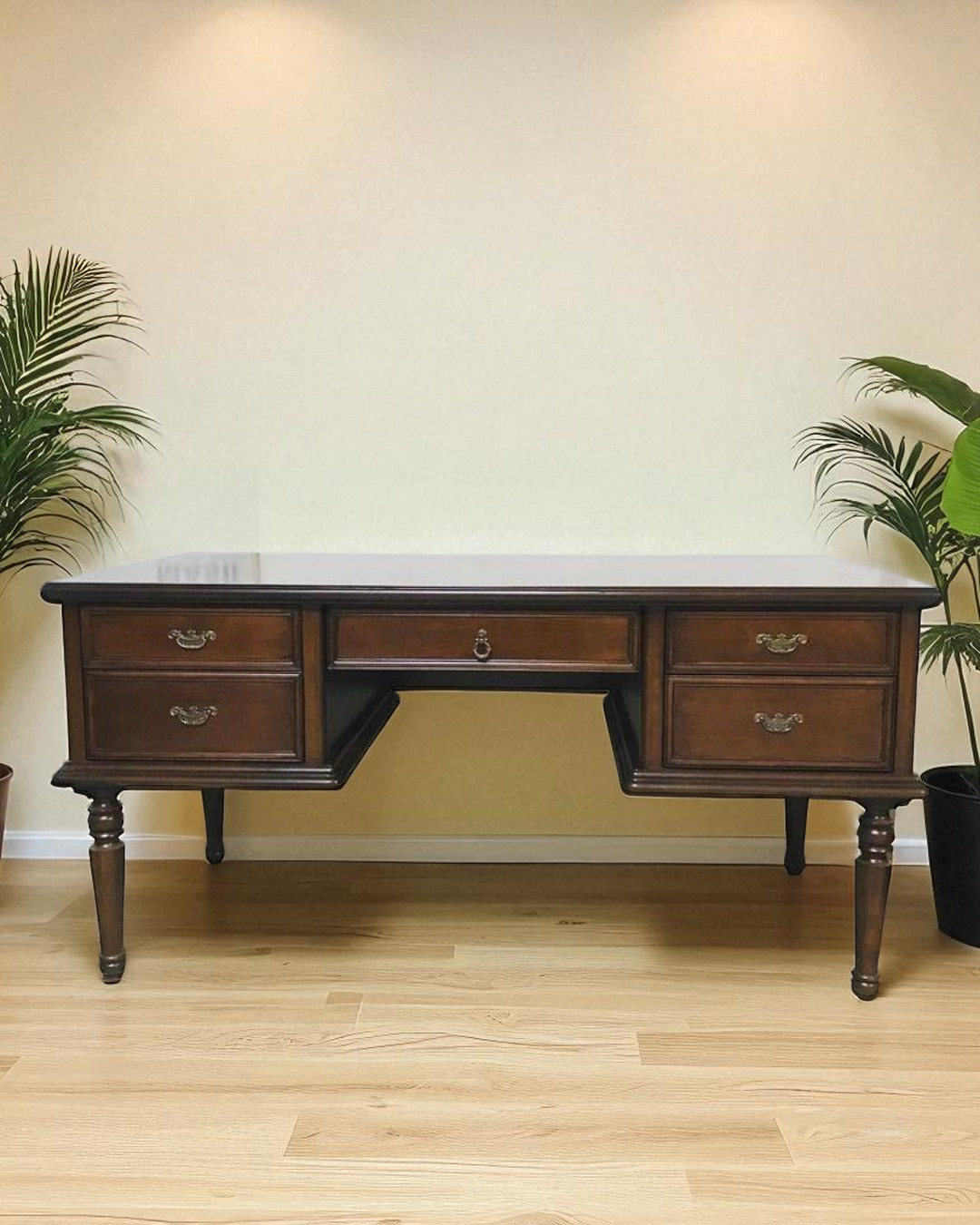 Evim Hizmet Klasik Tornalı Ceviz Çalışma Masası - Görsel 2