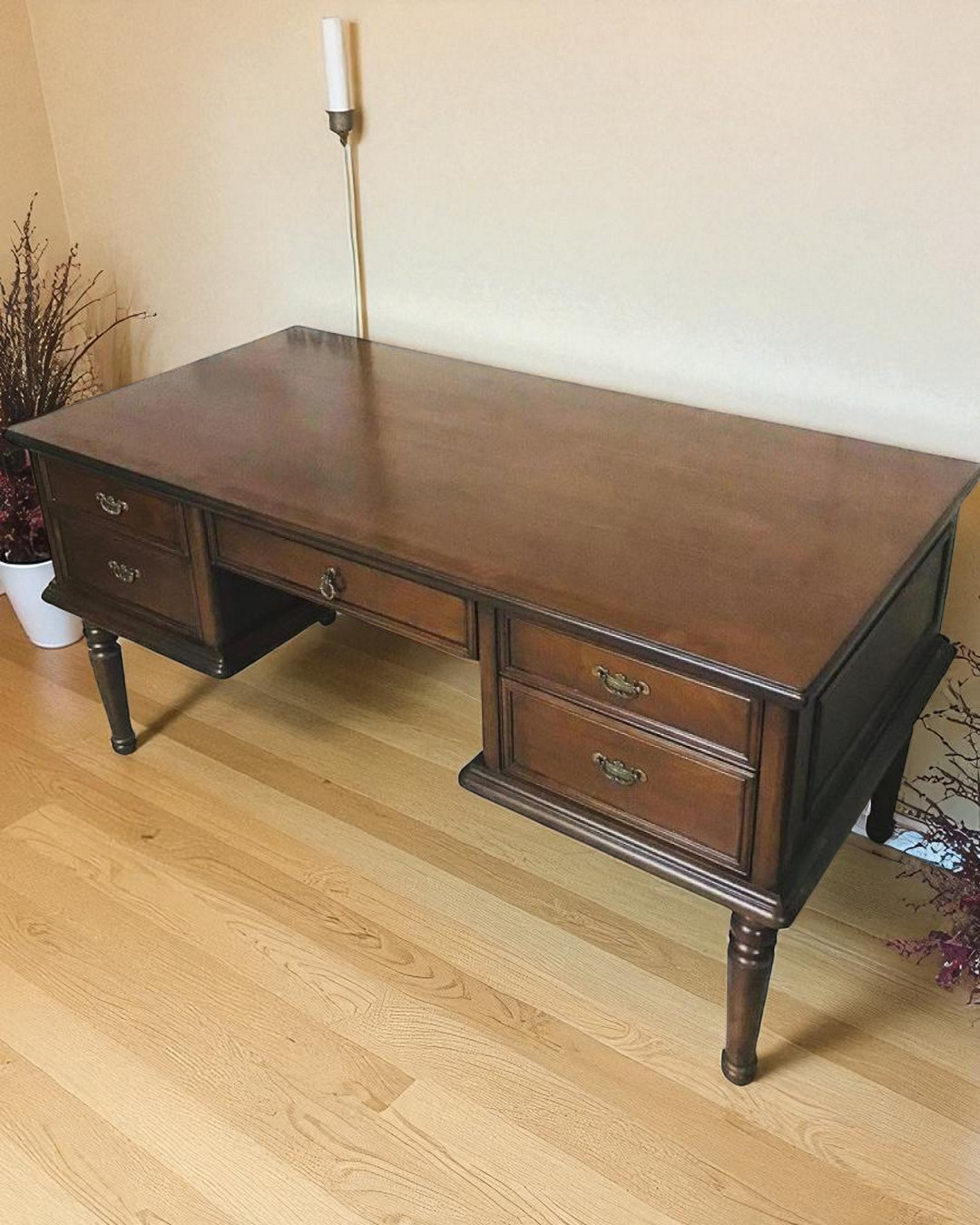 Evim Hizmet Klasik Tornalı Ceviz Çalışma Masası - Görsel 3